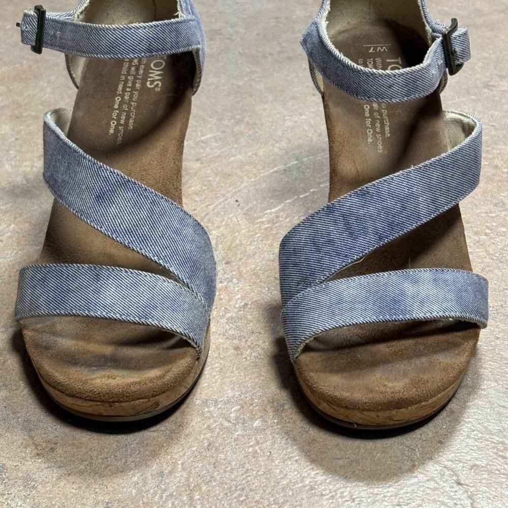 TOMS Clarissa Blue Denim Wrapped Vamp Wedge Sandals Cork Heels 7 - Picture 11 of 13